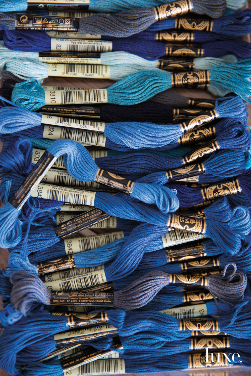 blue yarn hibiscus linens