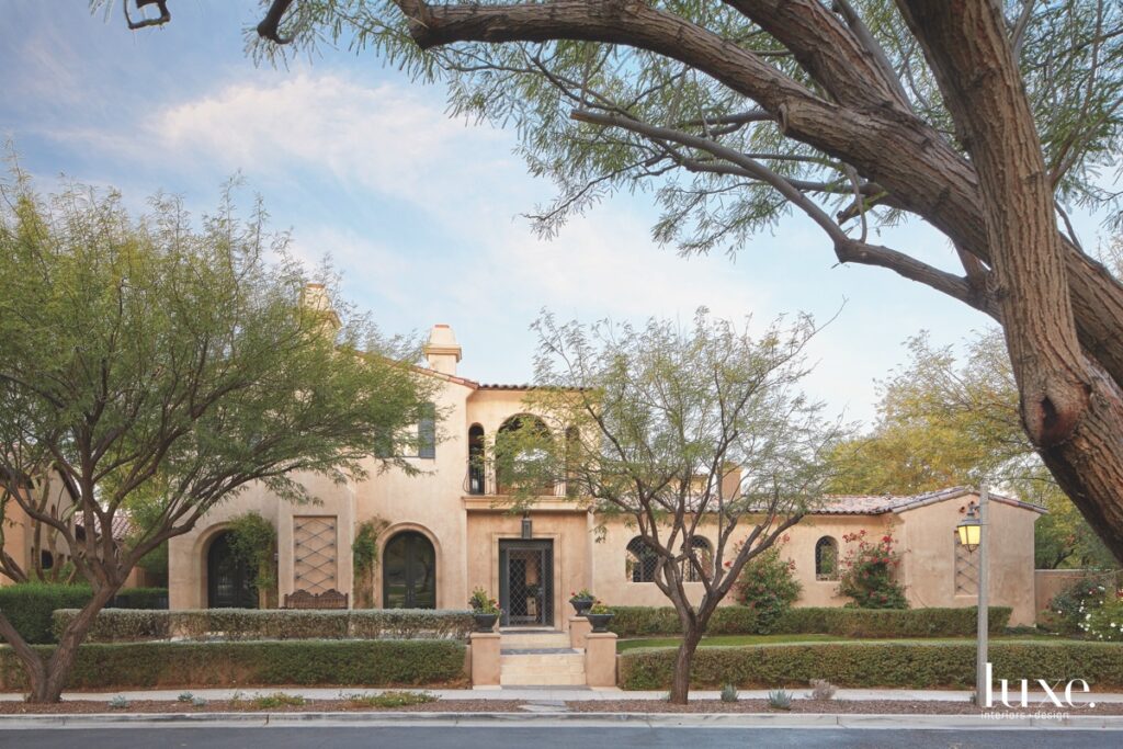 Multiple Styles Harmonize In A Scottsdale Home