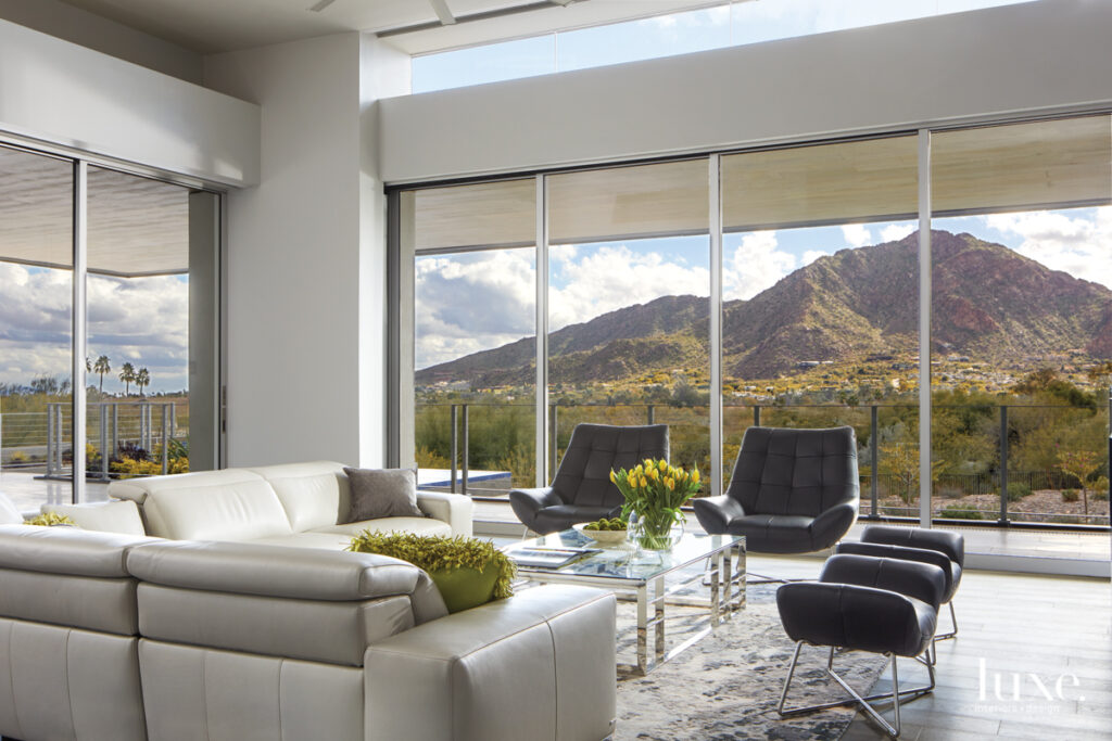 A Modern Desert House Is All About The Views