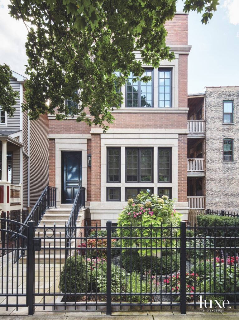 A Chicago Townhome Gets The London Treatment
