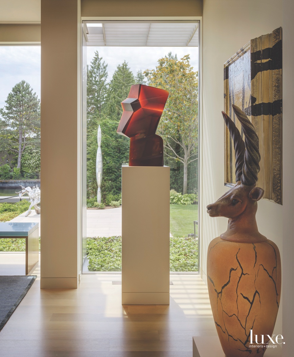 contemporary living room neutral sculptures