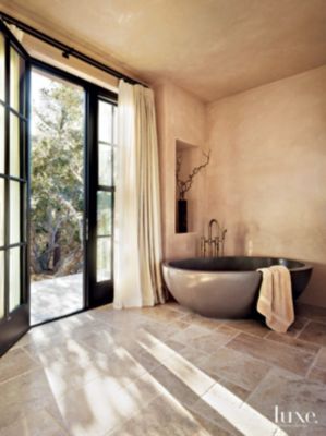 17 Master Bathrooms With Dreamy Soaking Tubs