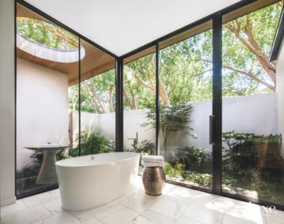 17 Main Bathrooms With Dreamy Soaking Tubs