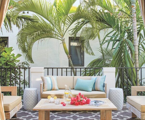 A Miami Home Mixes Modern With Mediterranean