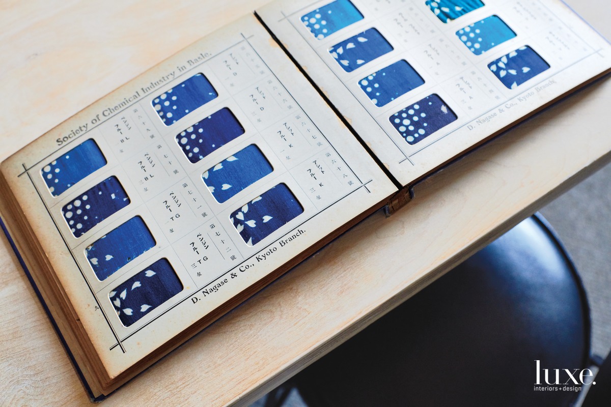 An aniline dye sample book from 1913 arose from a Swiss-Japanese partnership.