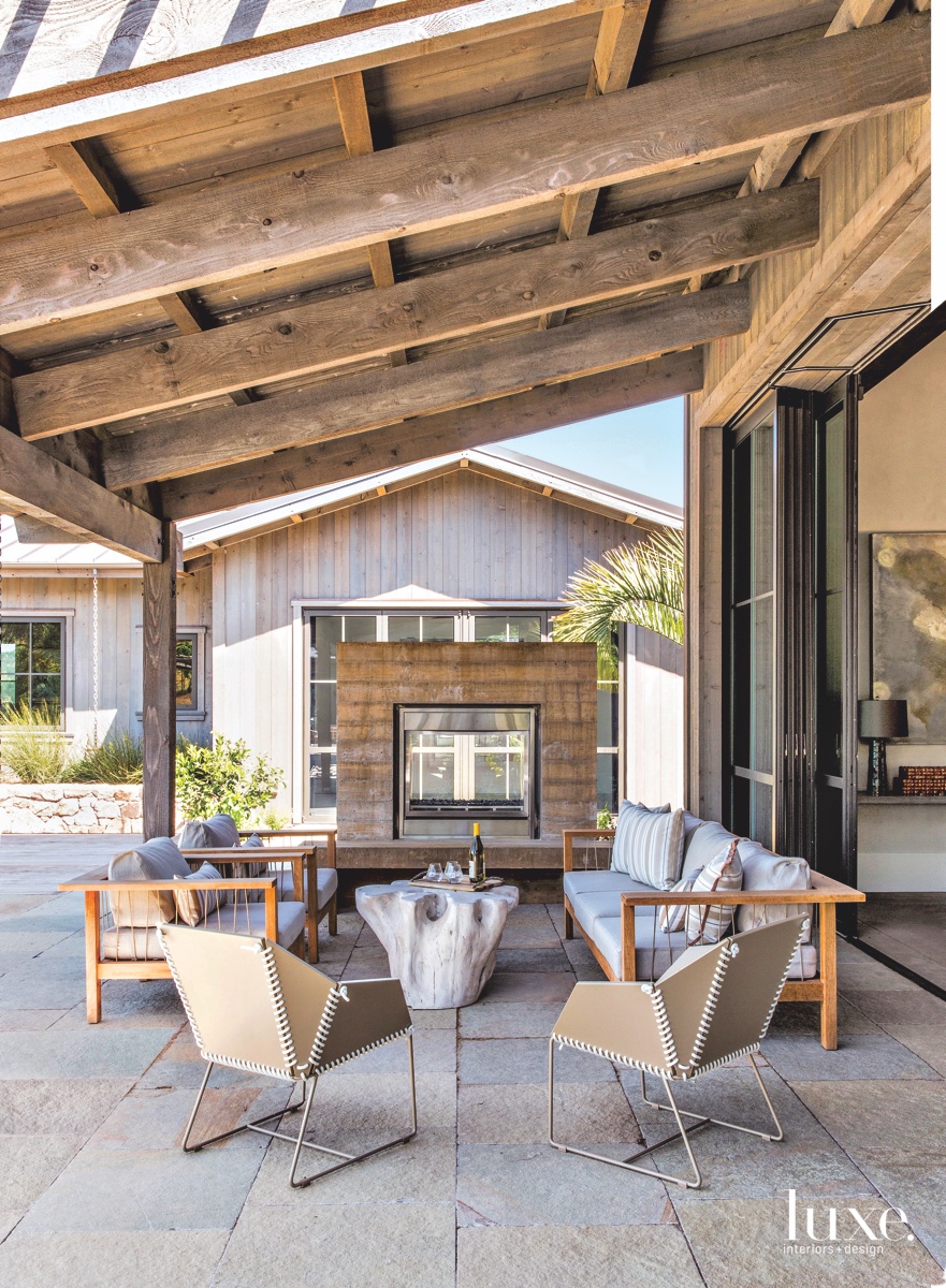 A Sonoma Home Engages Its...