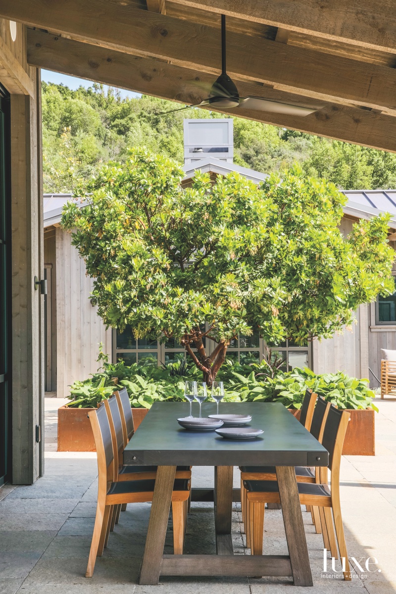 A Sonoma Home Engages Its...