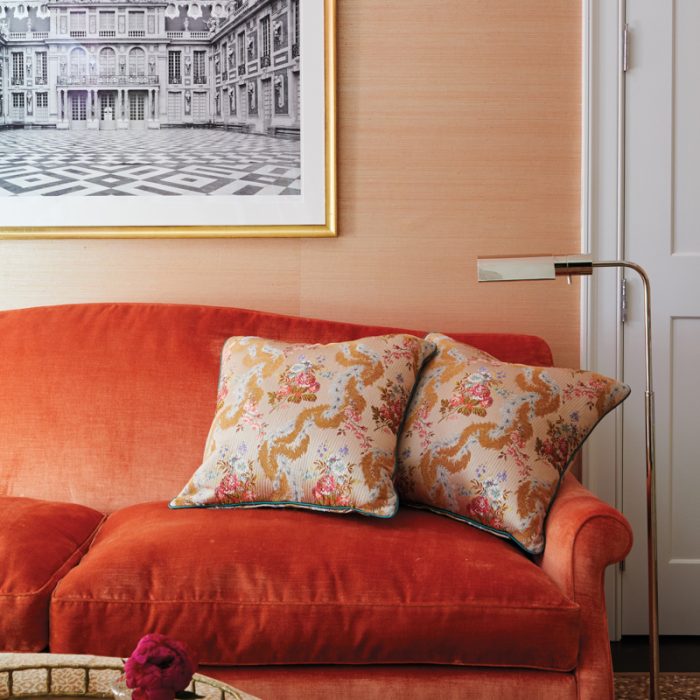 13 Velvet Furnishings That Instantly Make A Room Chic
