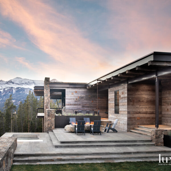 A Special Montana Dwelling Pays Tribute To The Mountains With Majestic Modesty