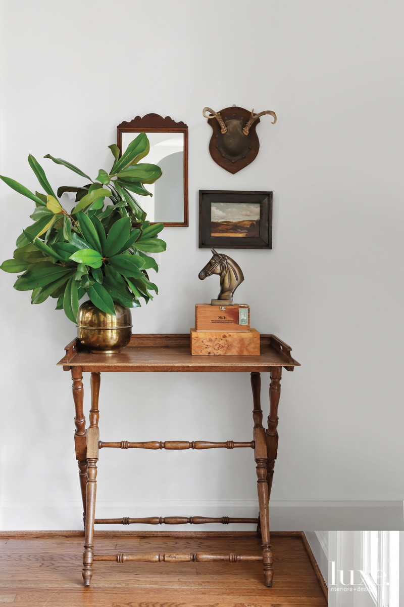 folding table with mirror plant accessories