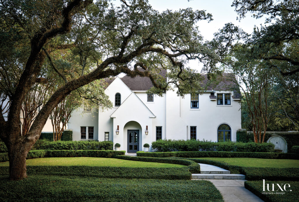 An Exquisite Houston Home Perfects The Recipe For Mixing Contemporary With Fine Antiques
