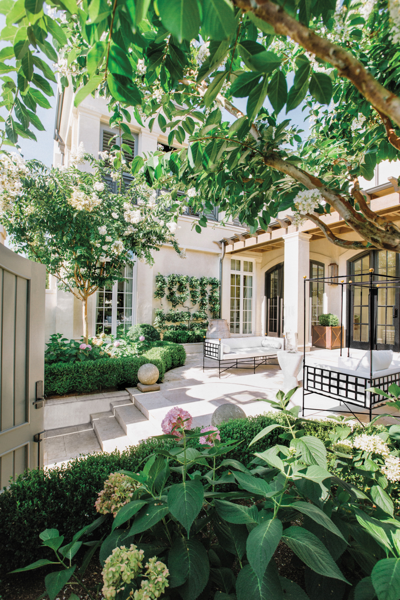 Enter This Nashville Courtyard That’s The Ultimate Outdoor Room