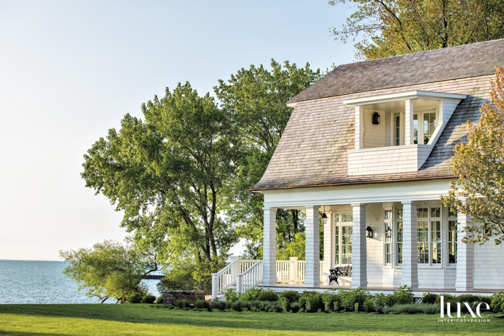 A Lakefront Chicago Home Nods To Maine’s Classic Seaside Dwellings
