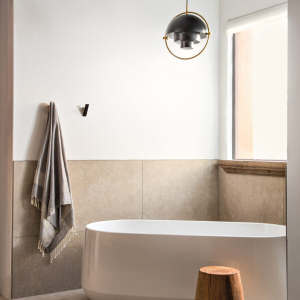 Minimalist Bath Moments That Focus On Blissful Pleasures