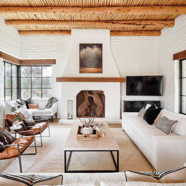 Traditional Adobe Meets A Modern Black-And-White Palette In Arizona