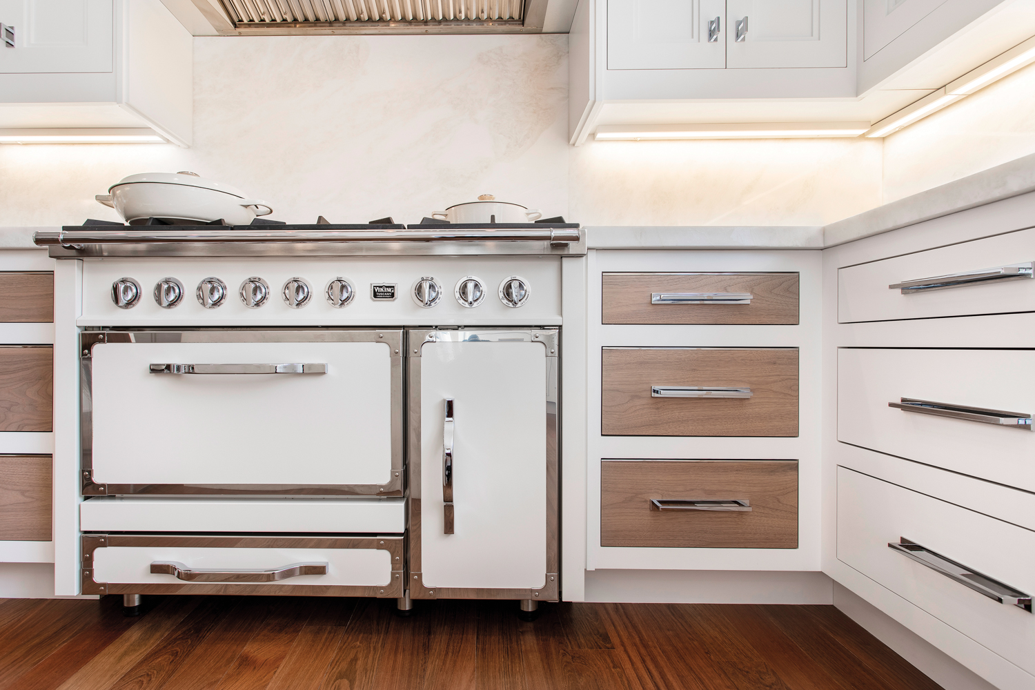 white range and wood cabinets bakes & kropp