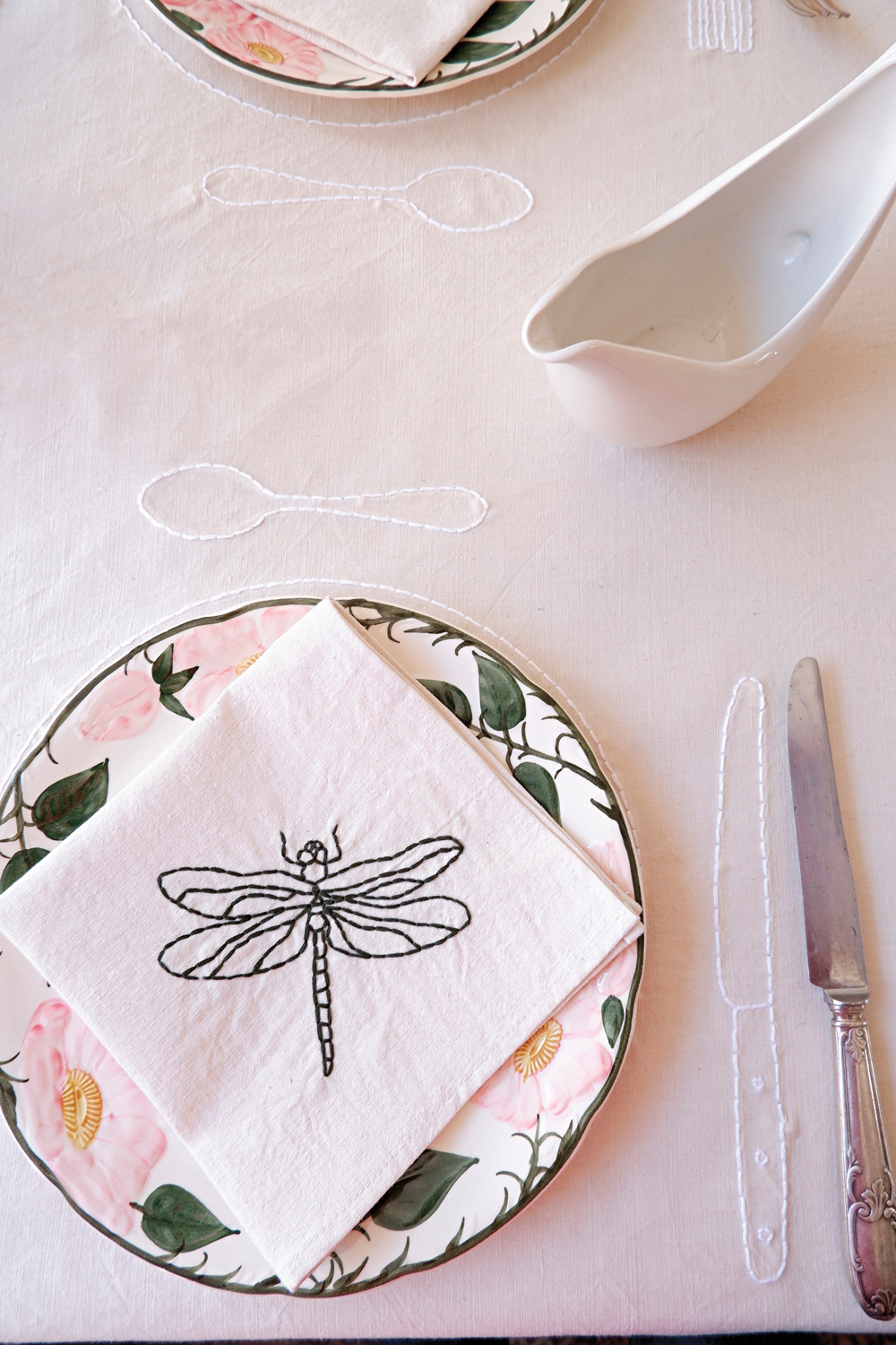 place setting with dragonfly napkin