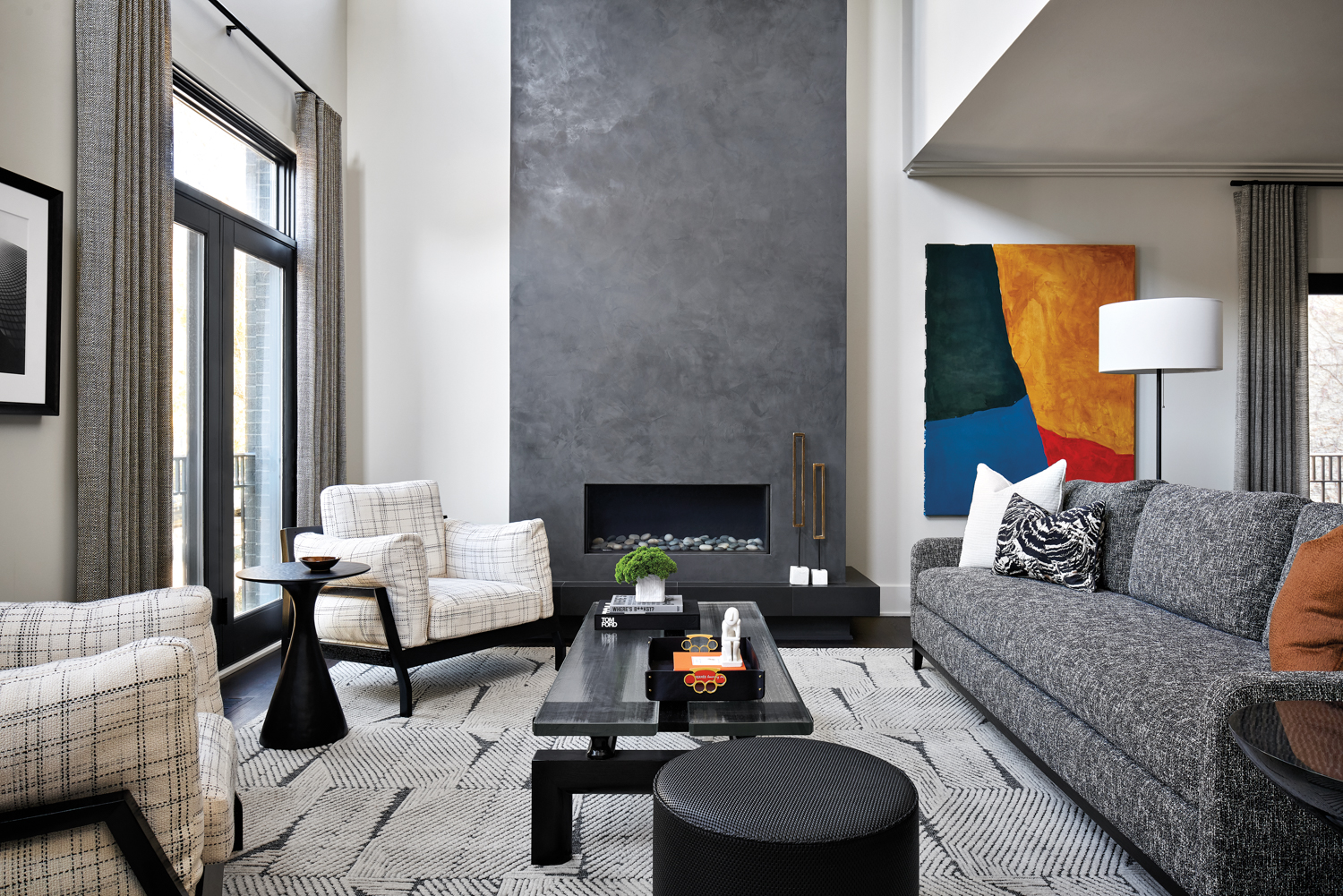 In This Chicago Home, Romance Means Clean Lines And Tailored Style