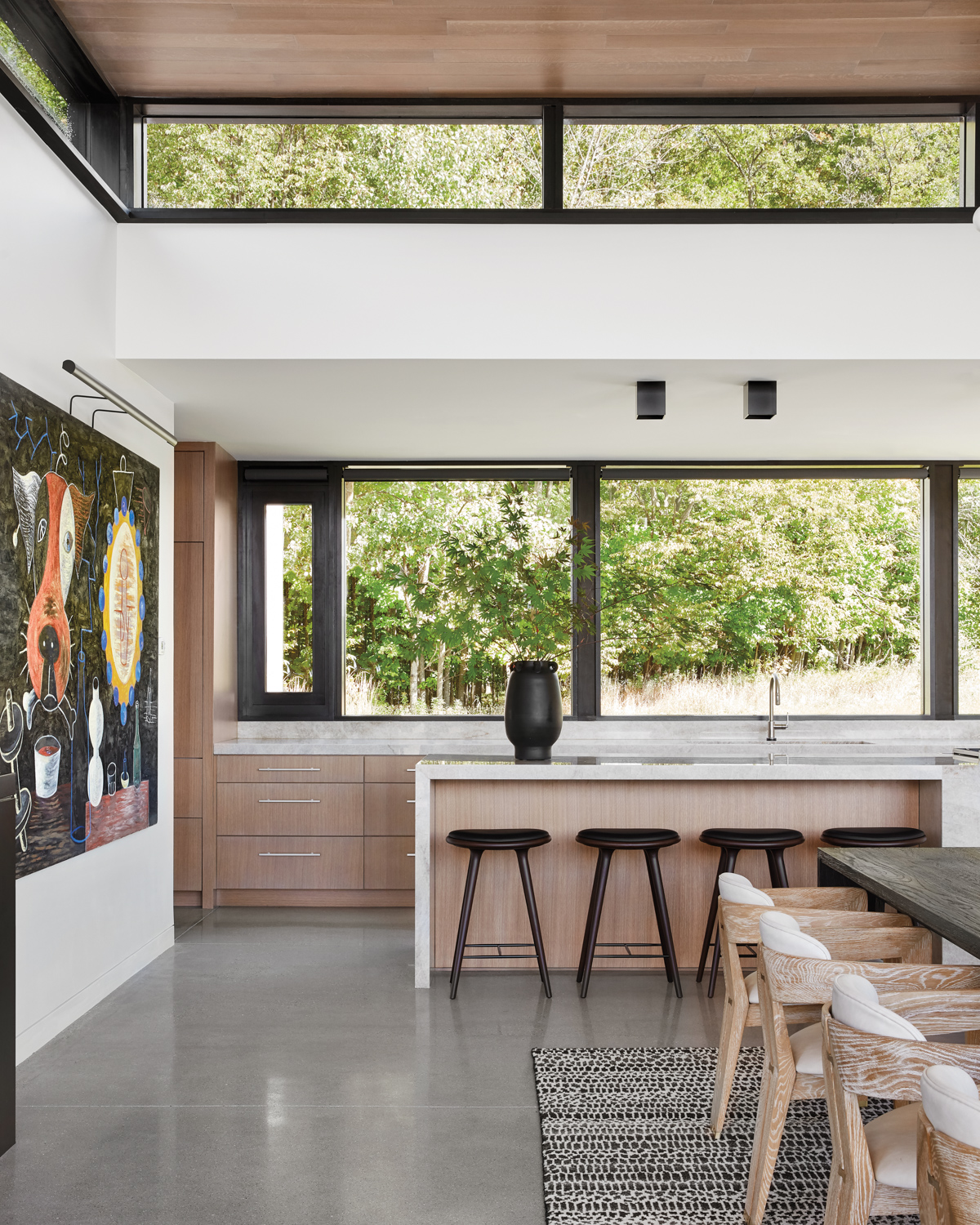 A sleek kitchen with quartzite...