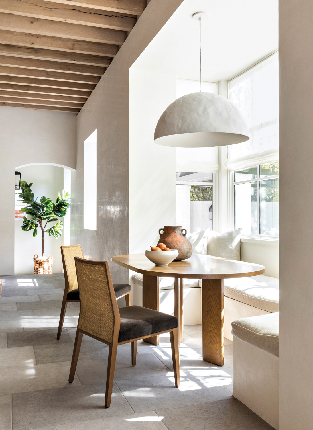 banquette area with pendant light
