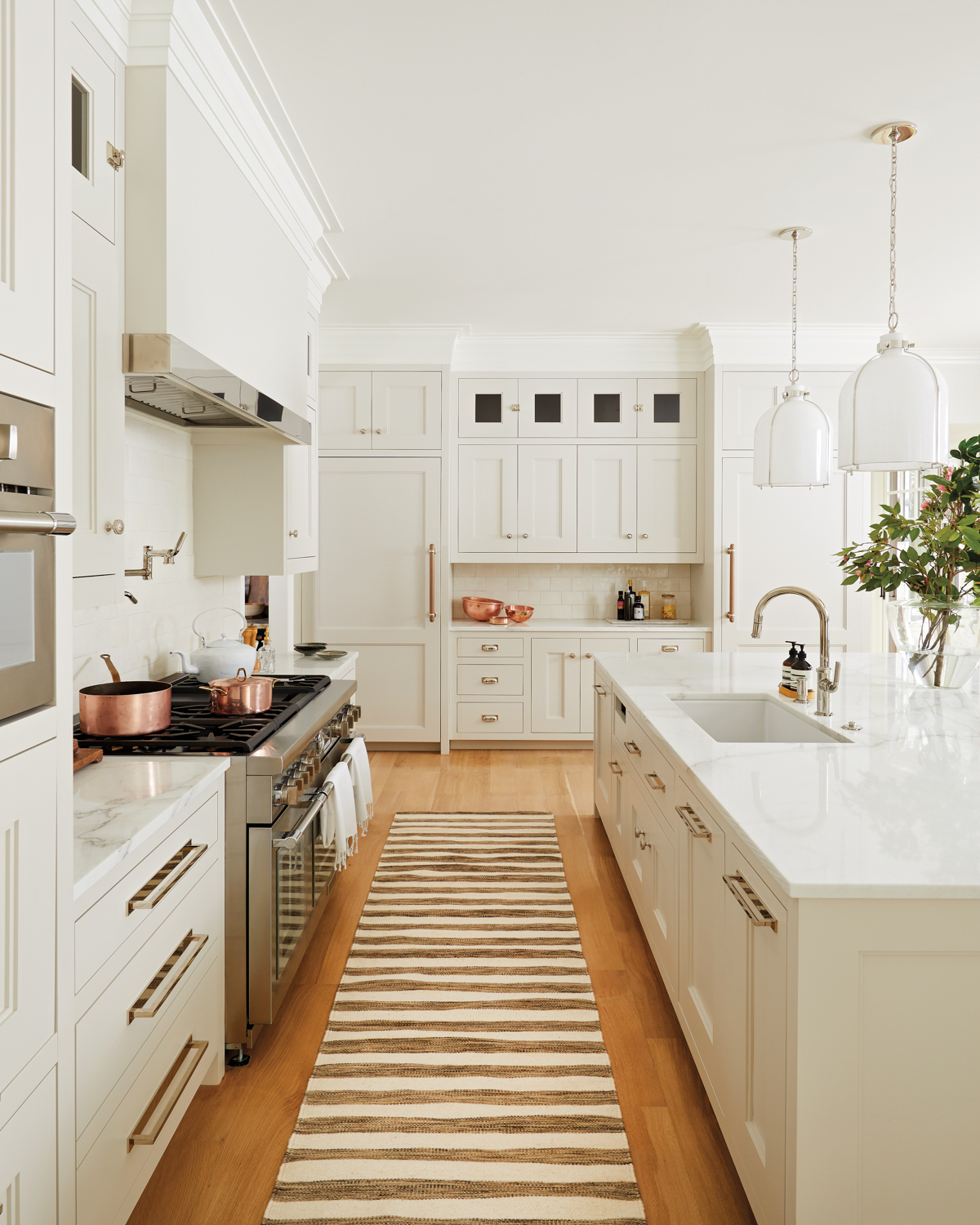 warm white kitchen cabinets