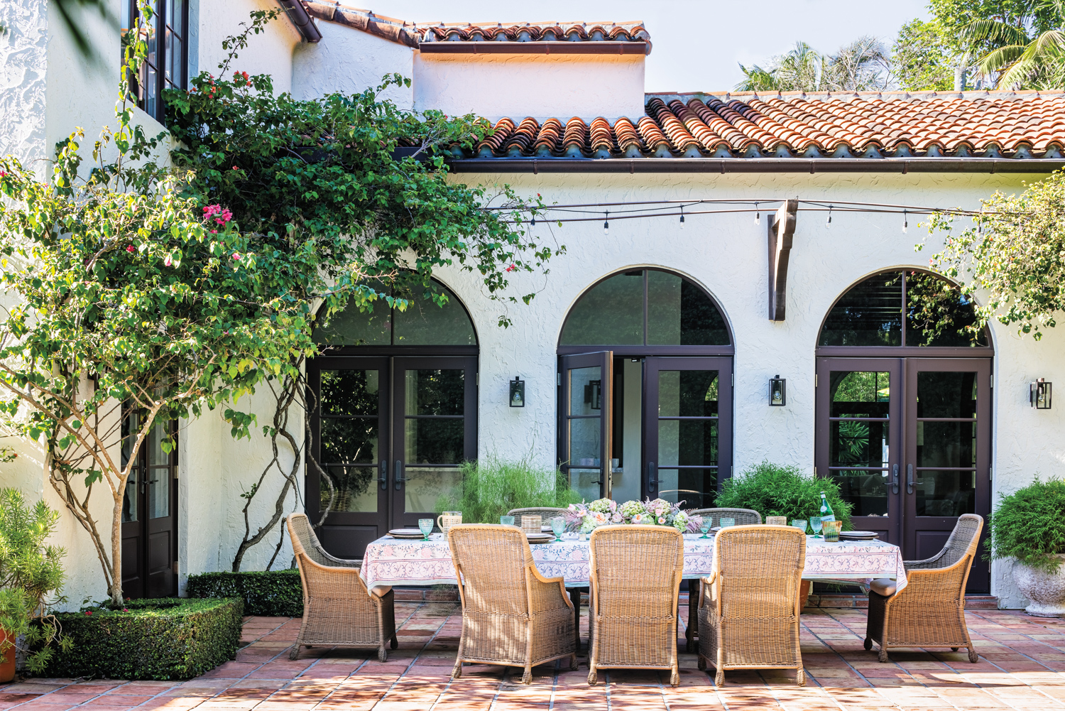 Learn How One Miami Designer Entertains Outdoors At Home