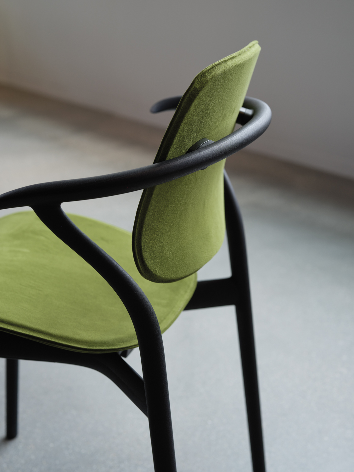 Detail shot of a green and black chair by Ini Archibong for Knoll