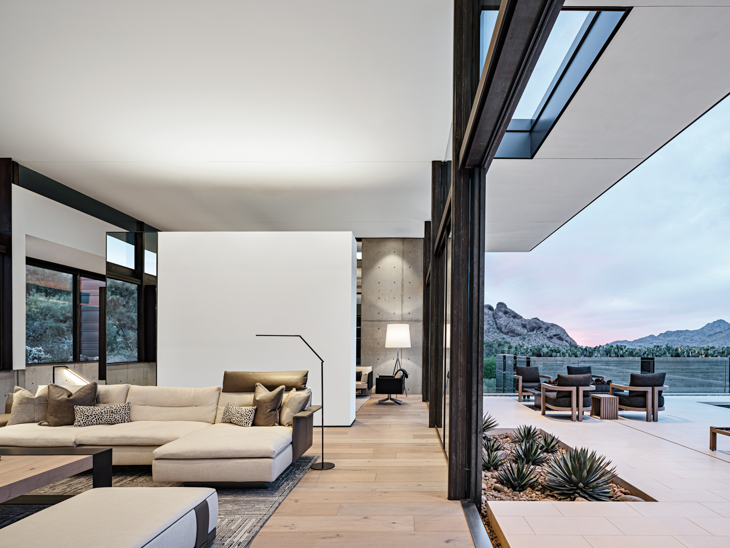 This Modern Arizona Mountain Retreat Is A Study In Refinement