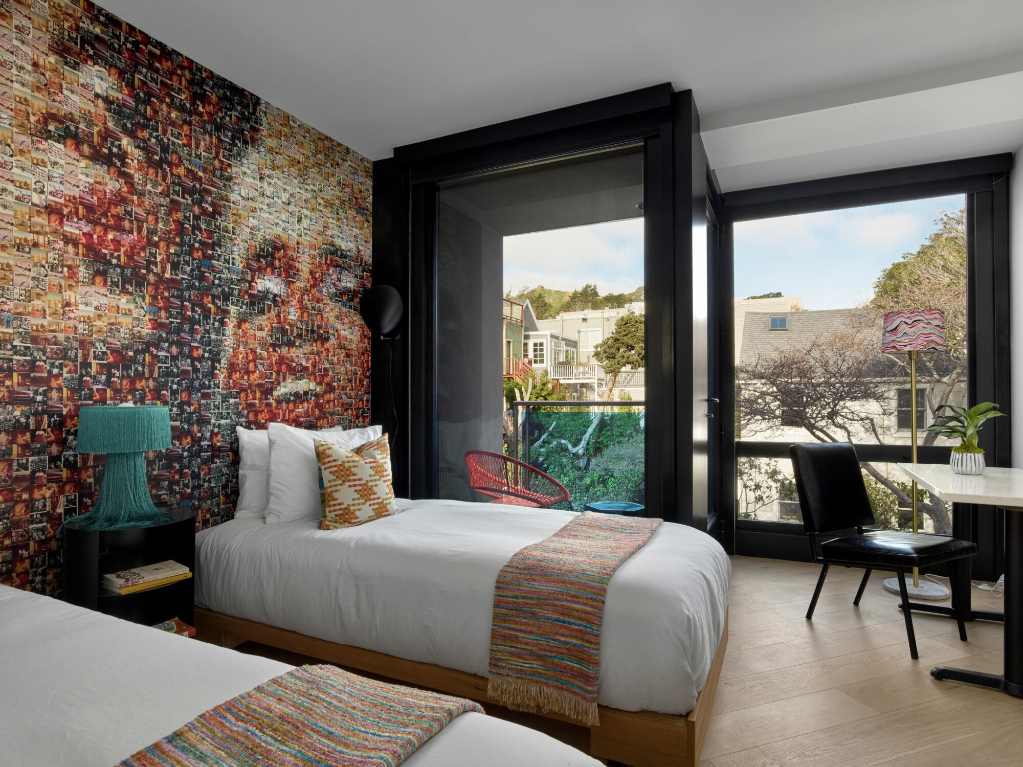 jon de la cruz hotel castro bedroom with city view