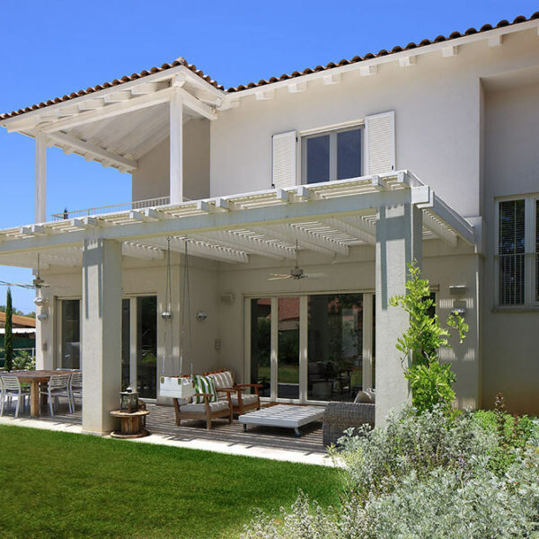 modern single-family house in California with custom window and doors