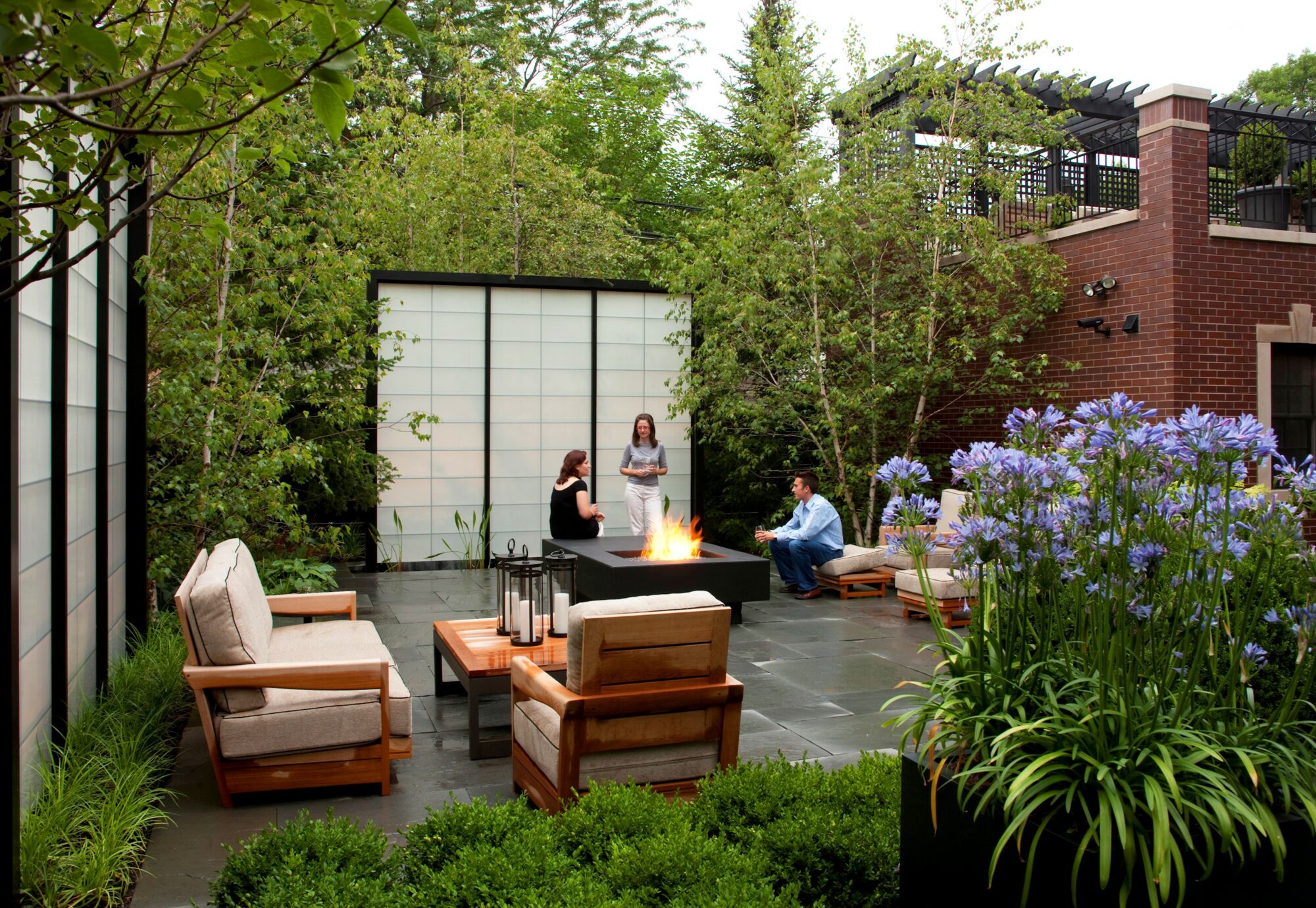Outdoor entertaining area with privacy screen, fire pit and lounge seating
