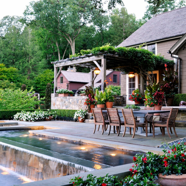 8 Outdoor Entertaining Tips From Top Landscape Designers