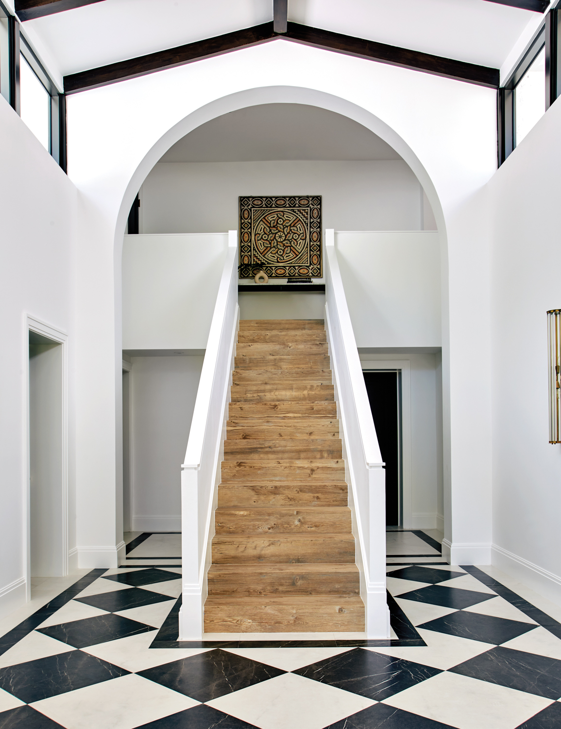 Porcelain wood staircase to courtyard with checkerboard flooring