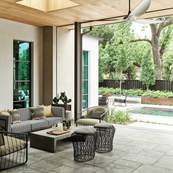 Indoor and outdoor living space to relax.