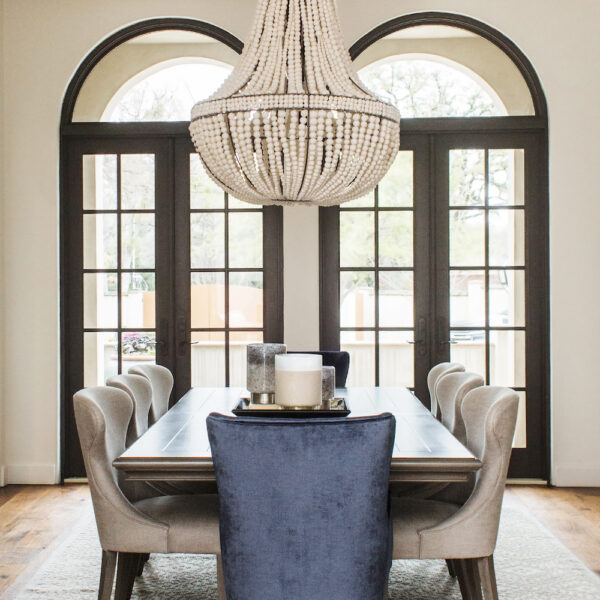 format dining room with chandelier