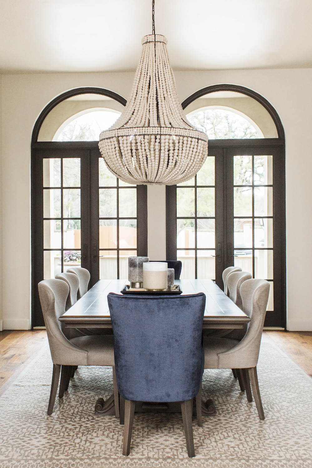 format dining room with chandelier