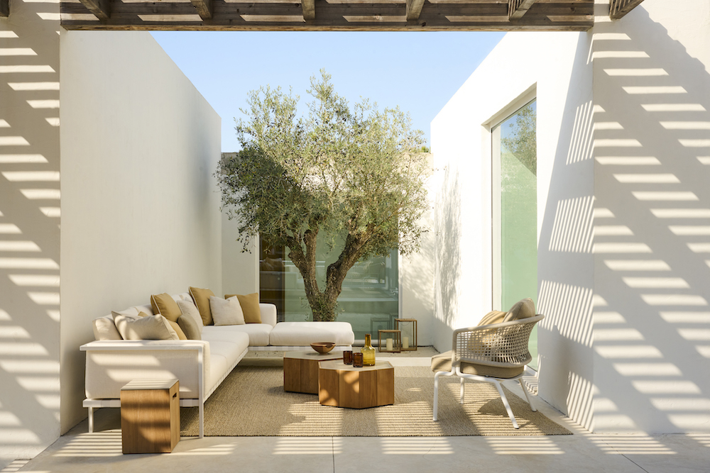 outdoor patio with modern white luxury patio furniture in Los Angeles, California by Studio 471