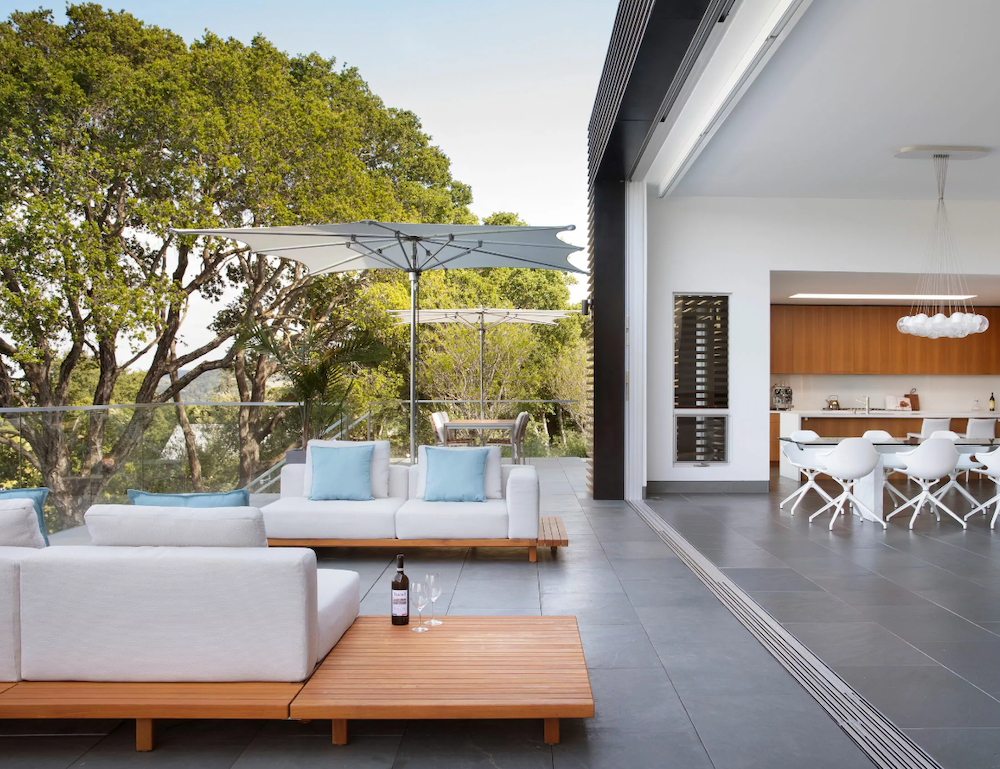 outdoor patio with modern white luxury patio furniture in Los Angeles, California by Studio 471
