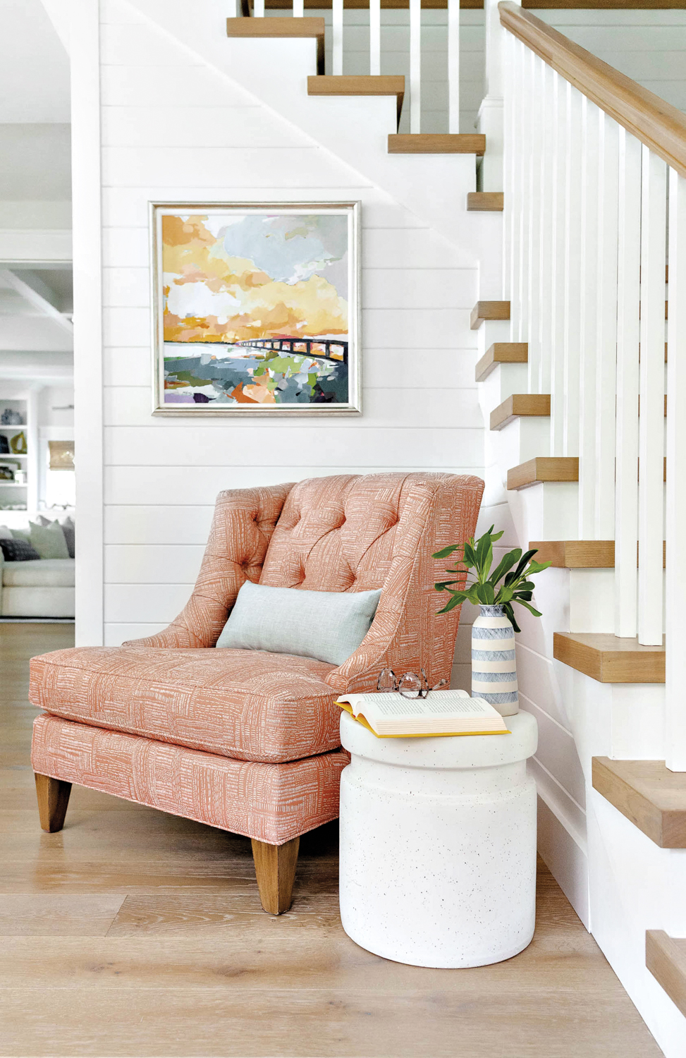nook in staircase with coral-colored...