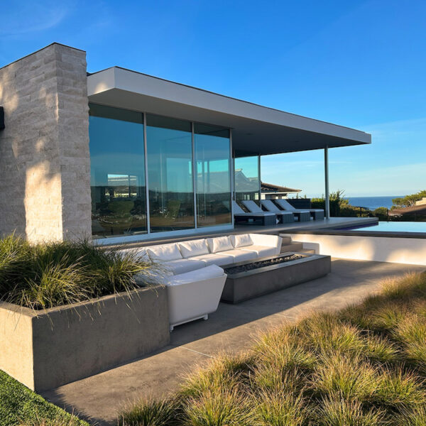 exterior of a modern Northern California home with infinity edge pool by De Mattei Construction