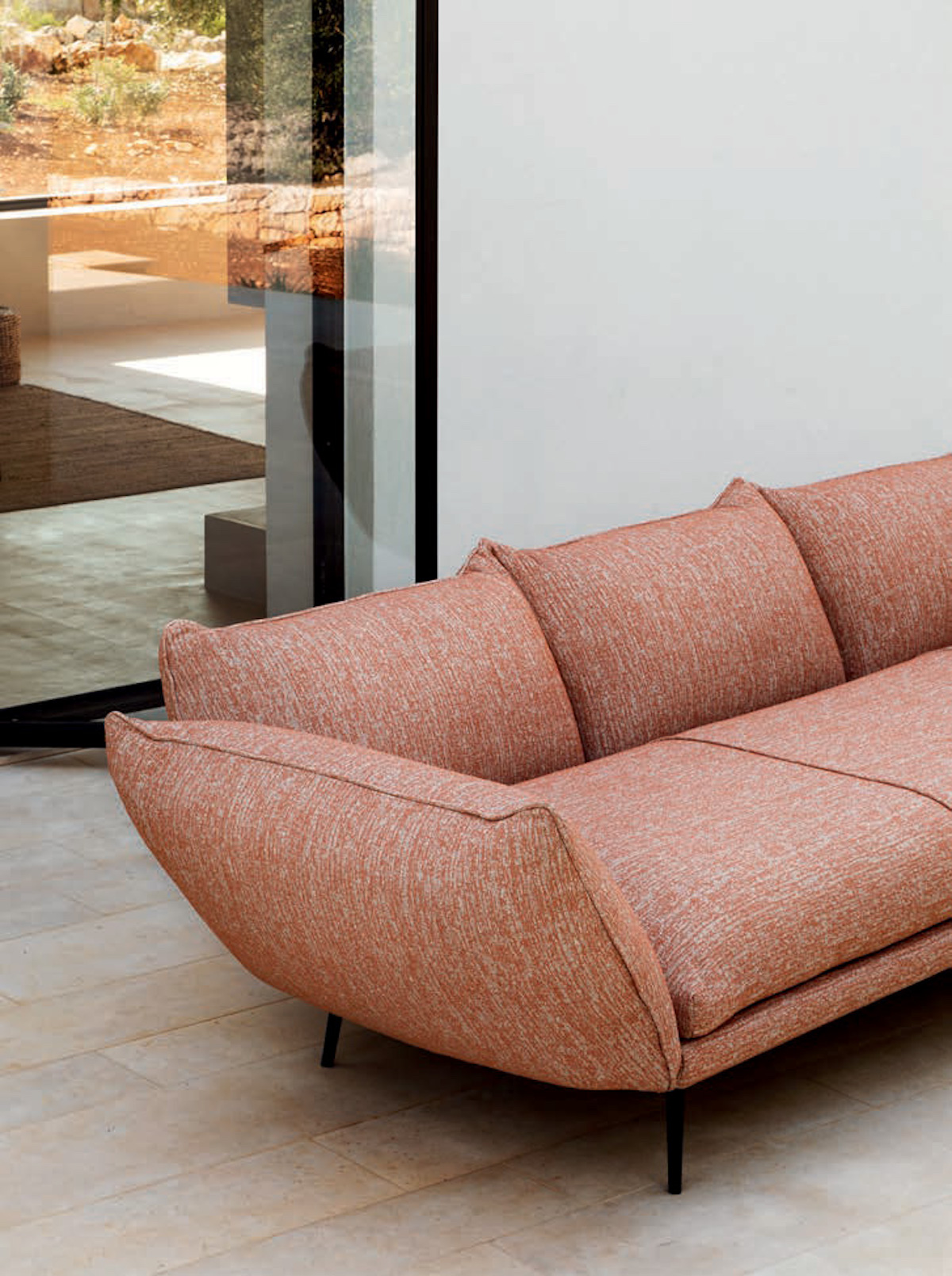 Orange couch, artepatio