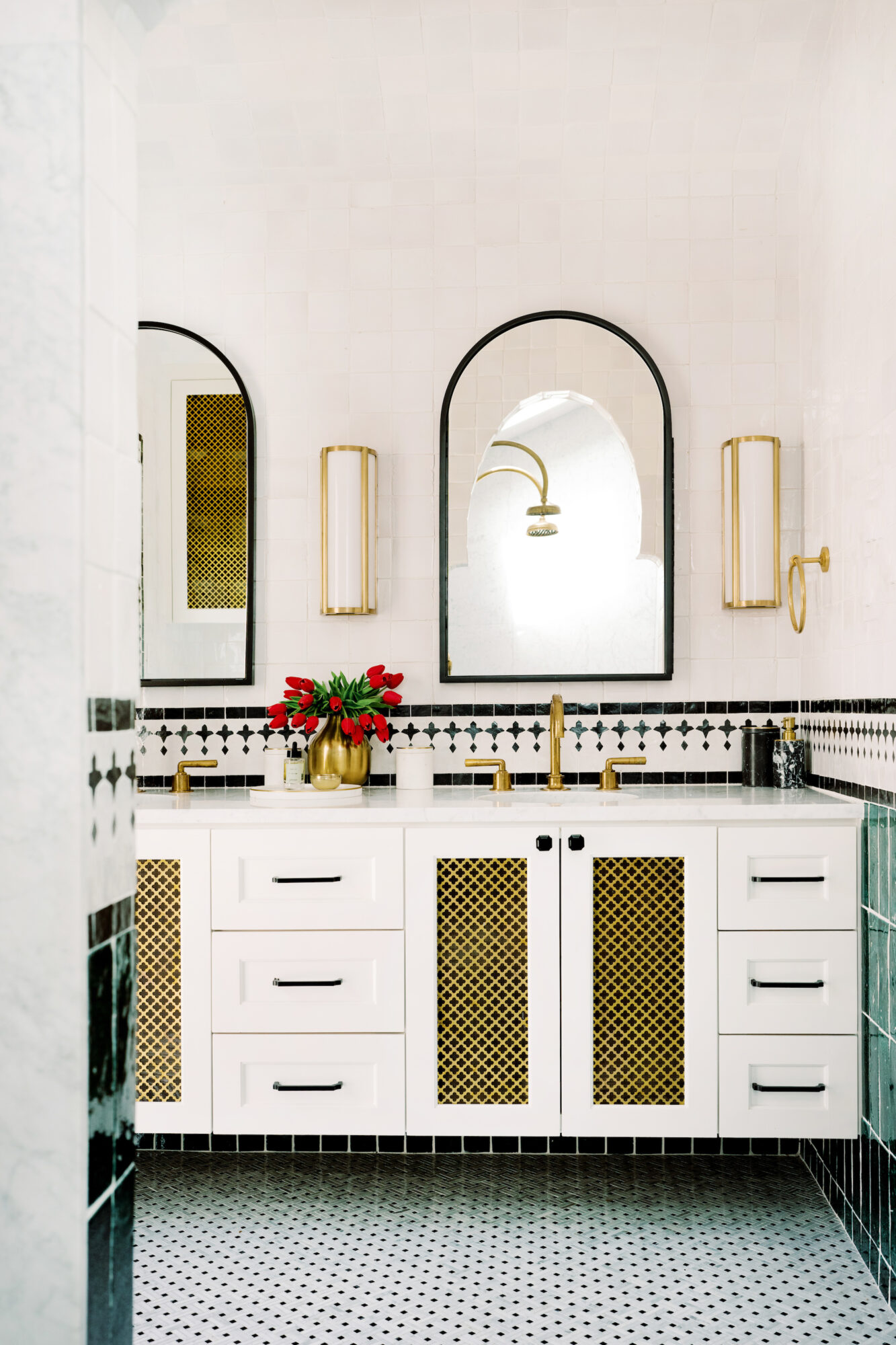 classic bathroom with Gatsby features