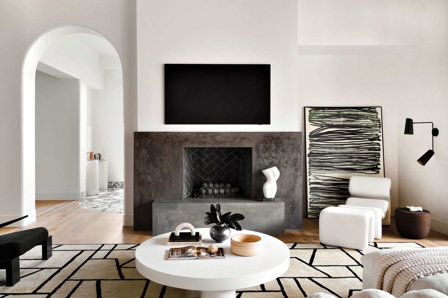 How Minimalist Furnishings Lighten Up This Paradise Valley Home