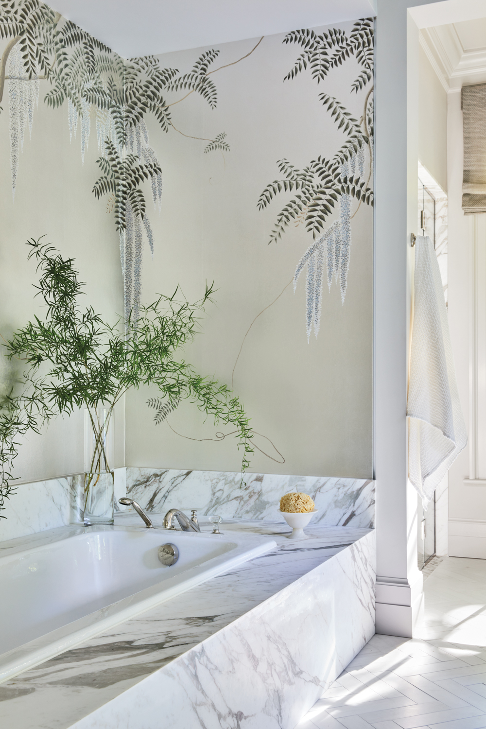 marble bathroom with chinoiserie wallpaper...
