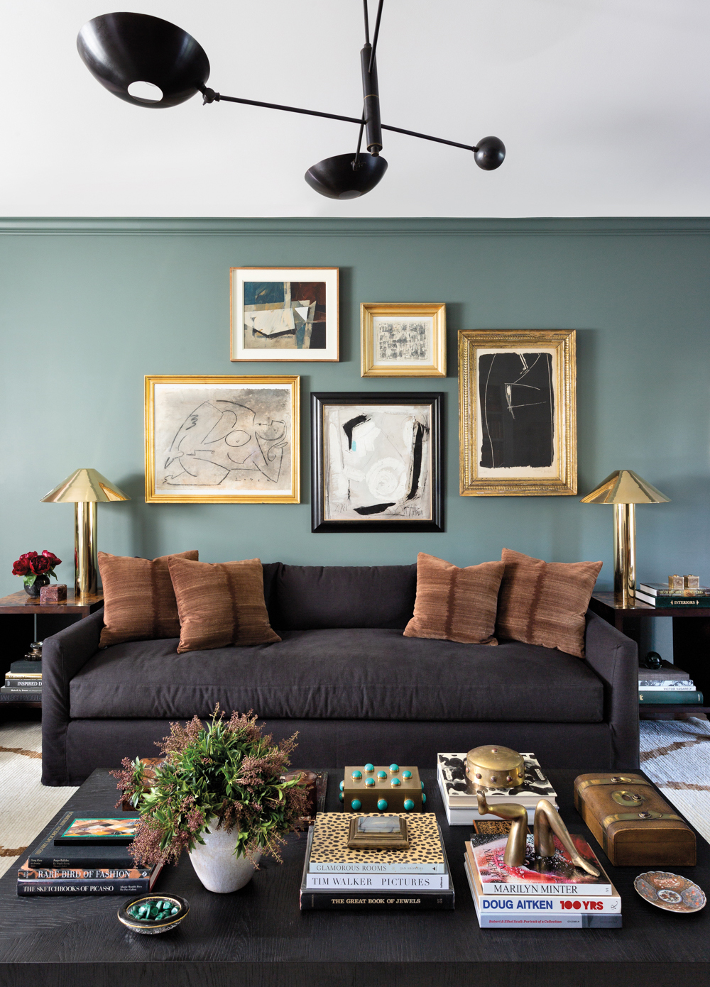 What Color Throw Pillows for Tan Couch: Top Chic Picks