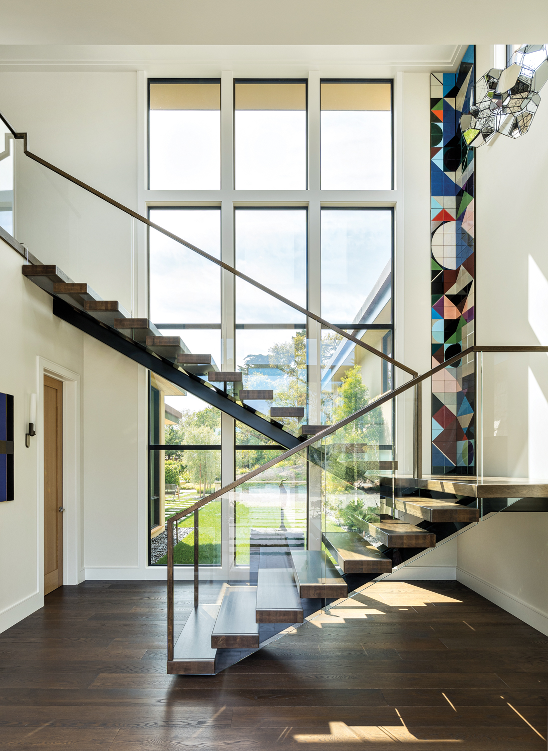 On this glass staircase, a...