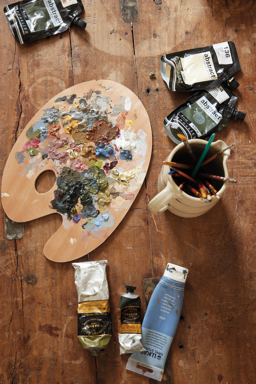 Artist's paint palette and brushes