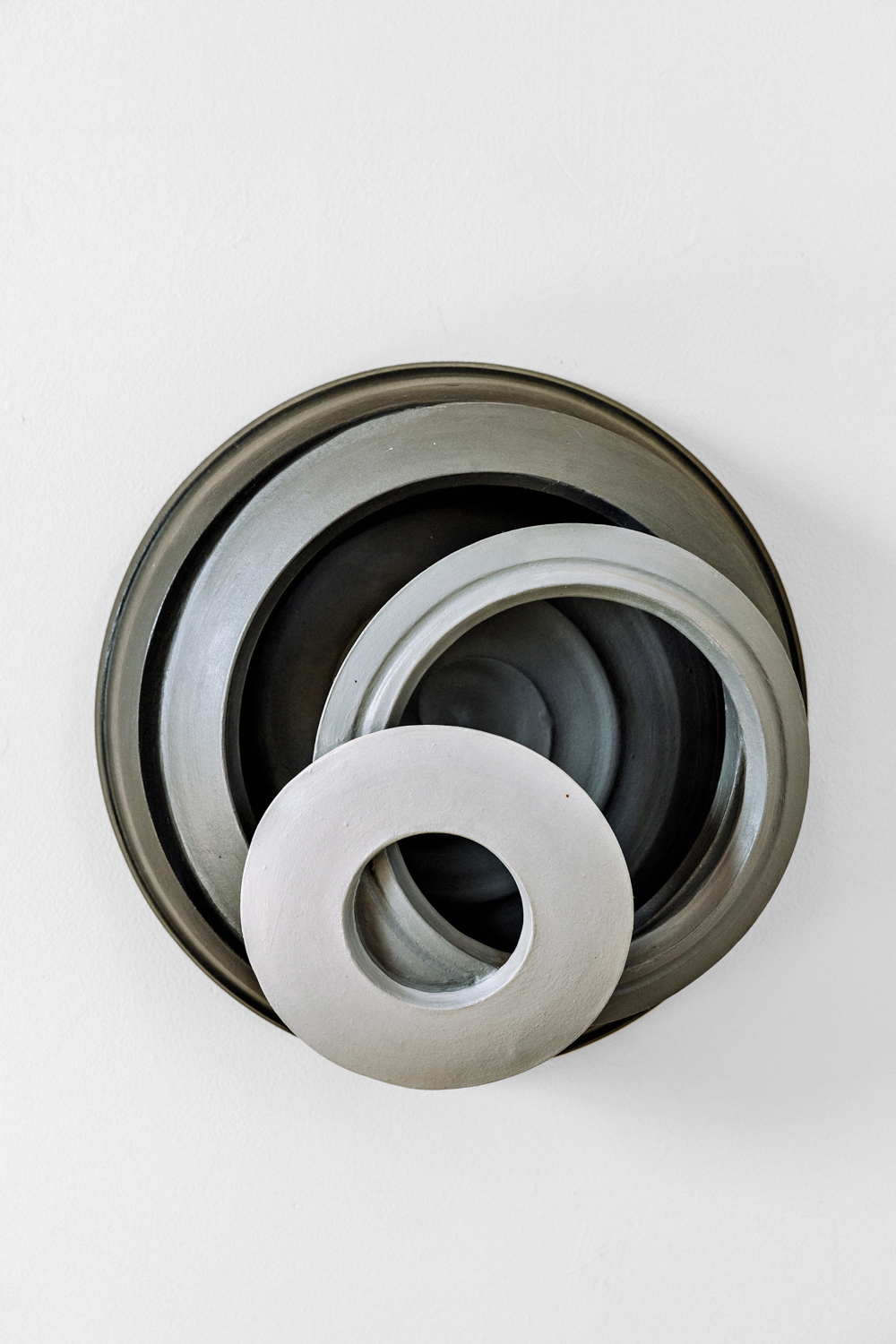 ceramic piece made of gray circles