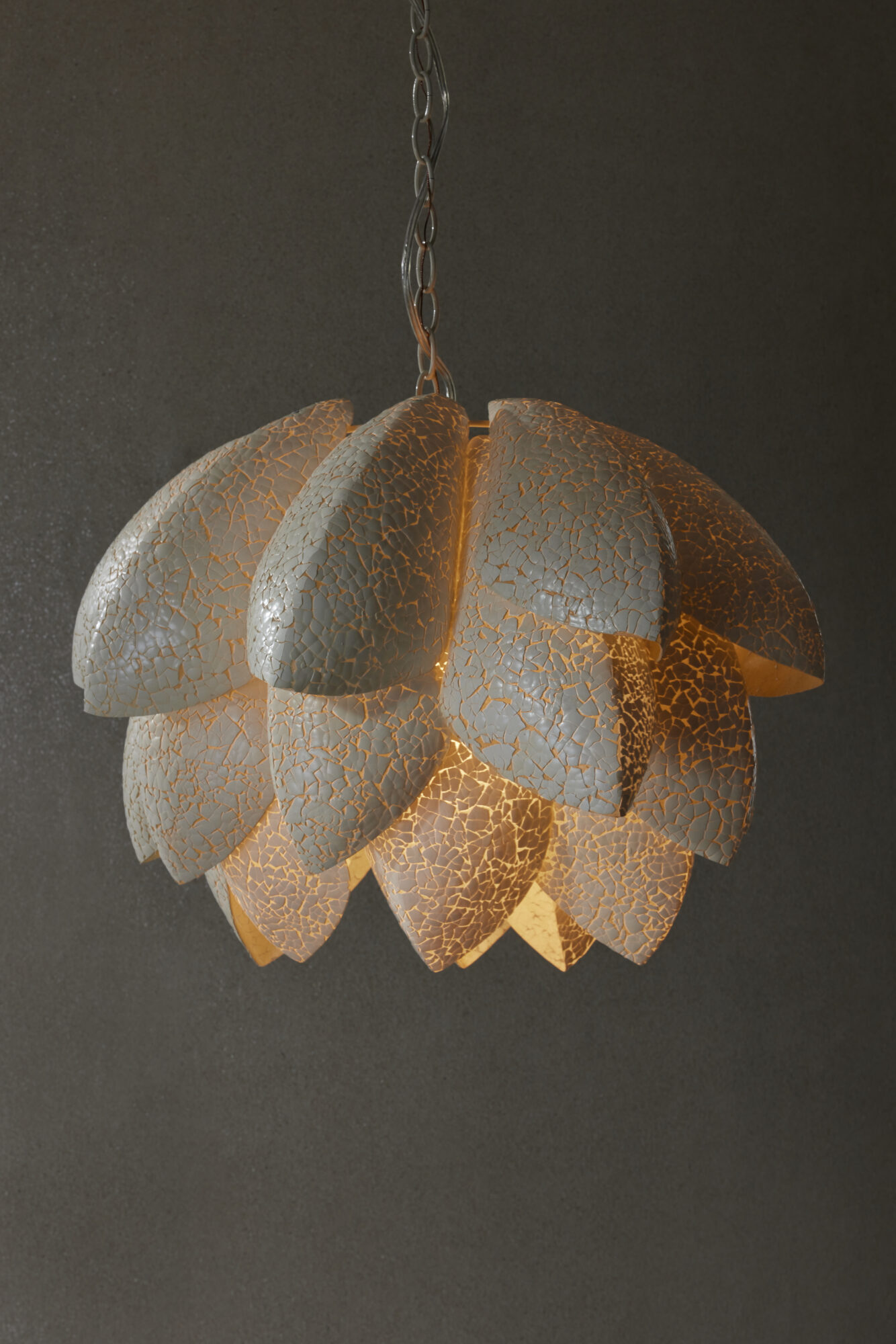 Glowing light fixture with eggshell detail