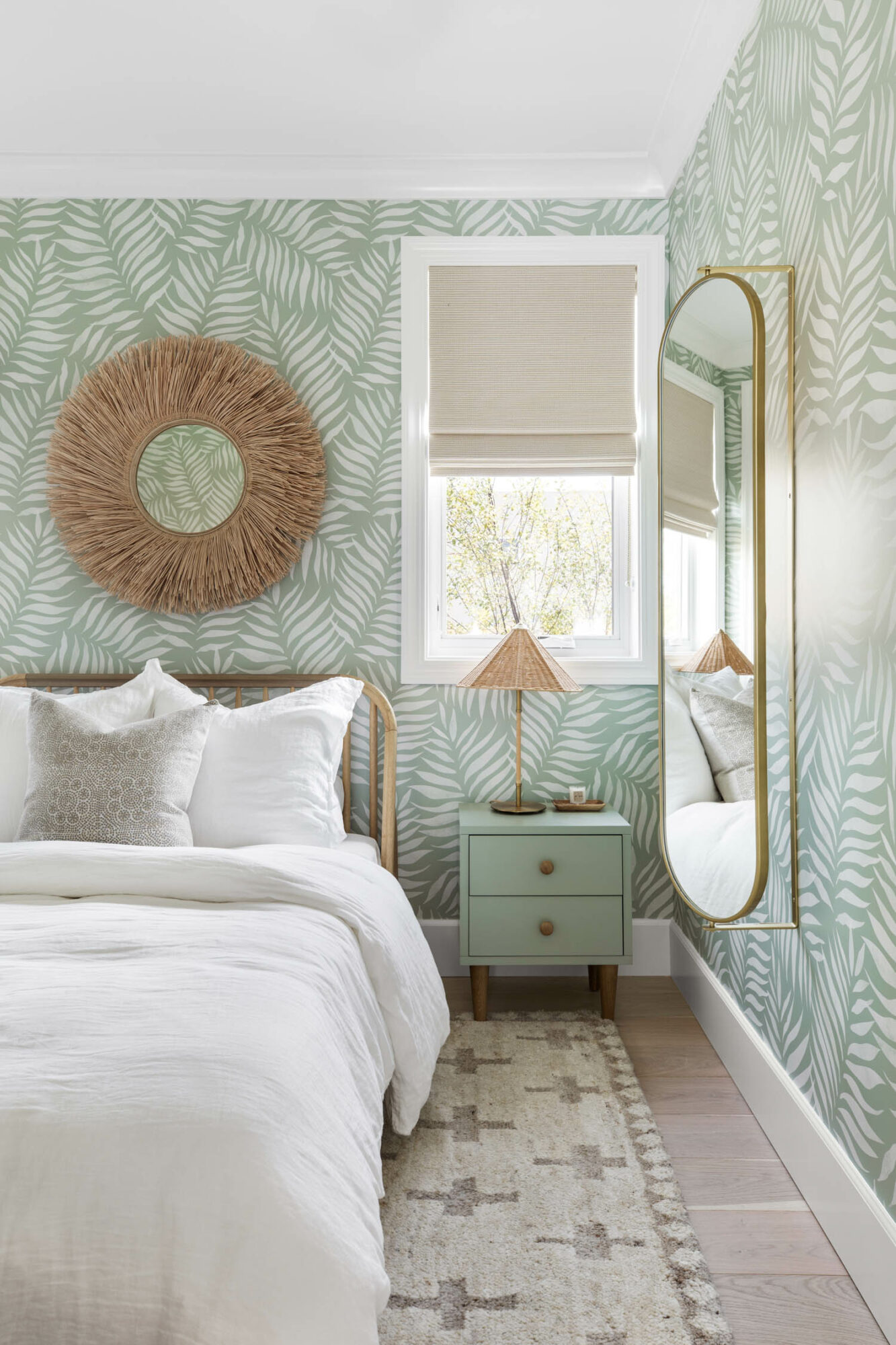 floral wallpaper with a green and white leaf design